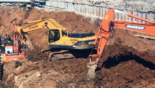 Разработка котлована экскаватором под фундамент в Новотроицке — цена от 2621 руб. | 2Землекопа-Нвт